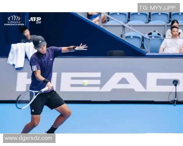 杭州网球队以53分稳居总决赛积分榜首位展现强劲实力 杭州网球队以53分稳居总决赛积分榜首位展现强劲实力